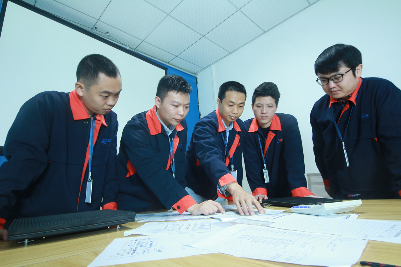 研发团队.jpg 研发团队.jpg